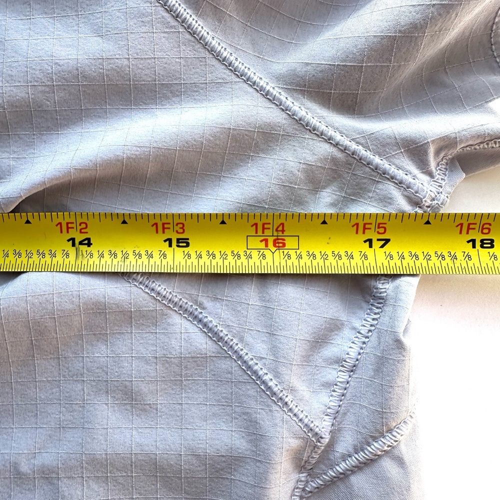 Lululemon Athletica Lightweight Strech  Top Women's Light Blue Short Sleeve Sz 4 - Picture 8 of 9